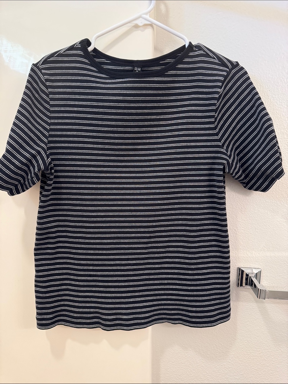 Uniqlo Black and White Striped Short Sleeve Tee size XL